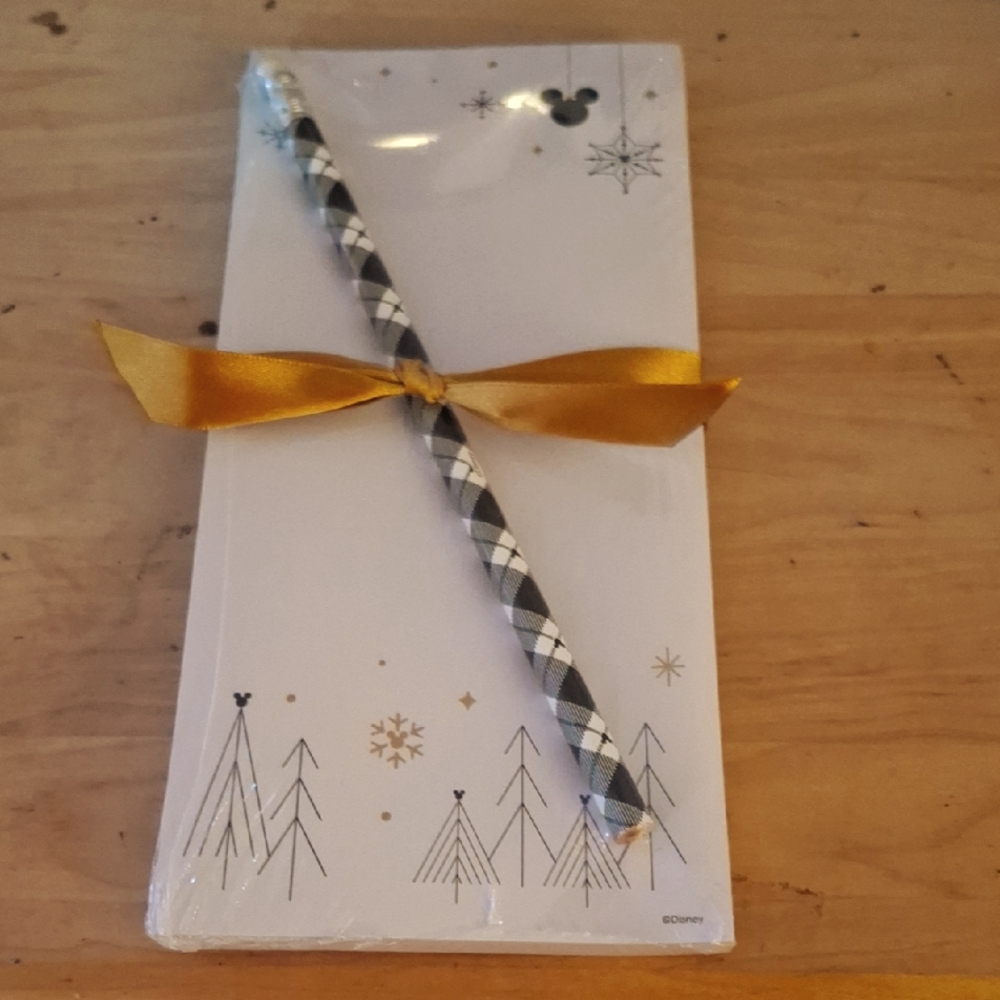NWT Disney Holiday Notepad and Pencil Set with Gold Ribbon